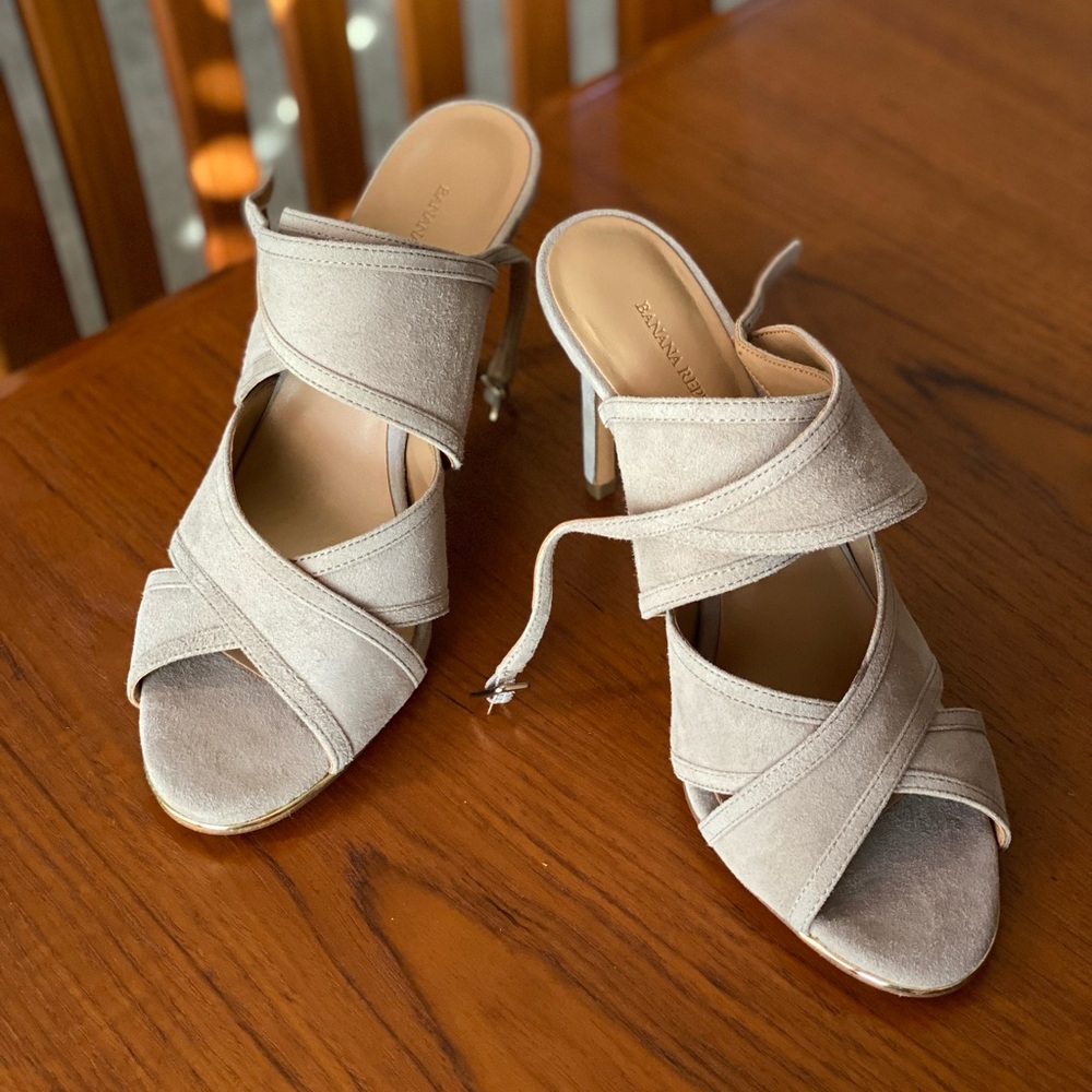 Banana Republic Taupe Suede Jacee Sandals in 7.5M